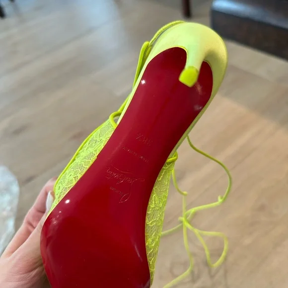 Christian Louboutin Kate 85mm Lace-Up
Lace Pumps Heels size 38.5 - Picture 7 of 10